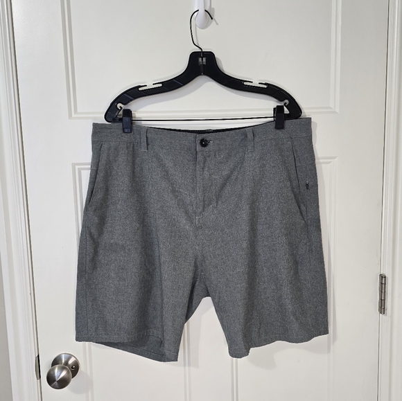 Vuori Aim Shorts Heather Concrete Activewear Men's Size 36 Waist - Picture 3 of 11